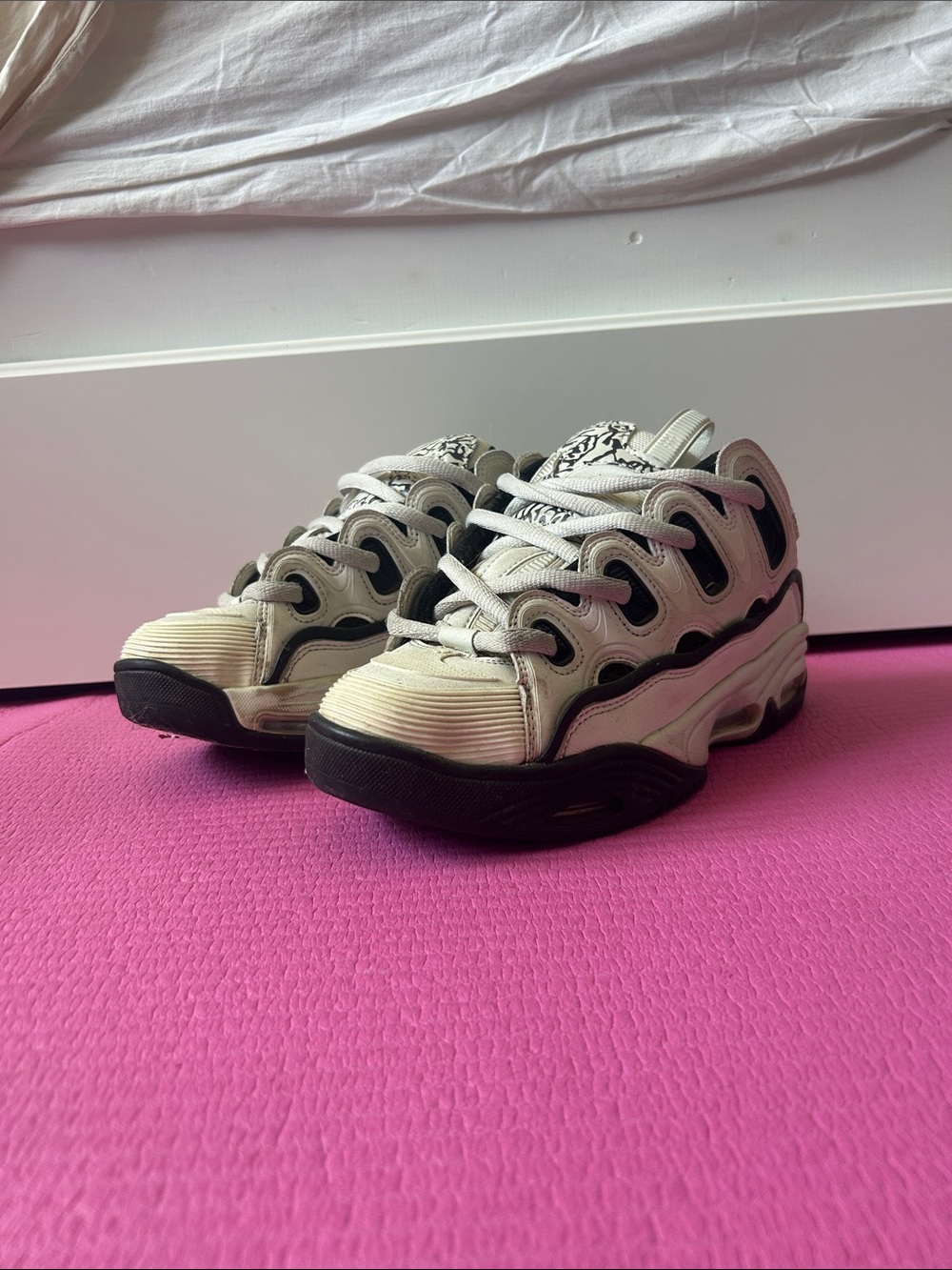 White and Black Osiris D3 2001 skate shoes